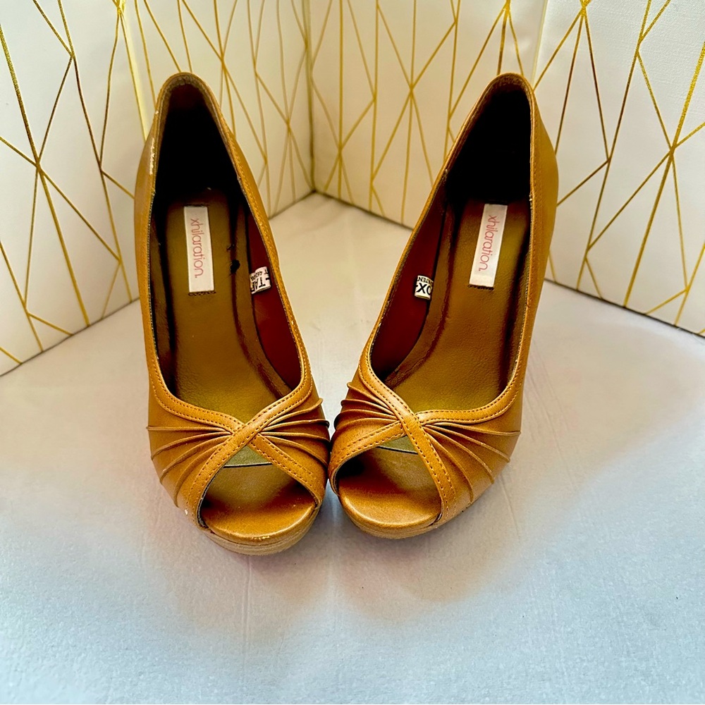 Xhilaration 3” Open Toe Wood Pumps - Tan/Brown - Size 7.5